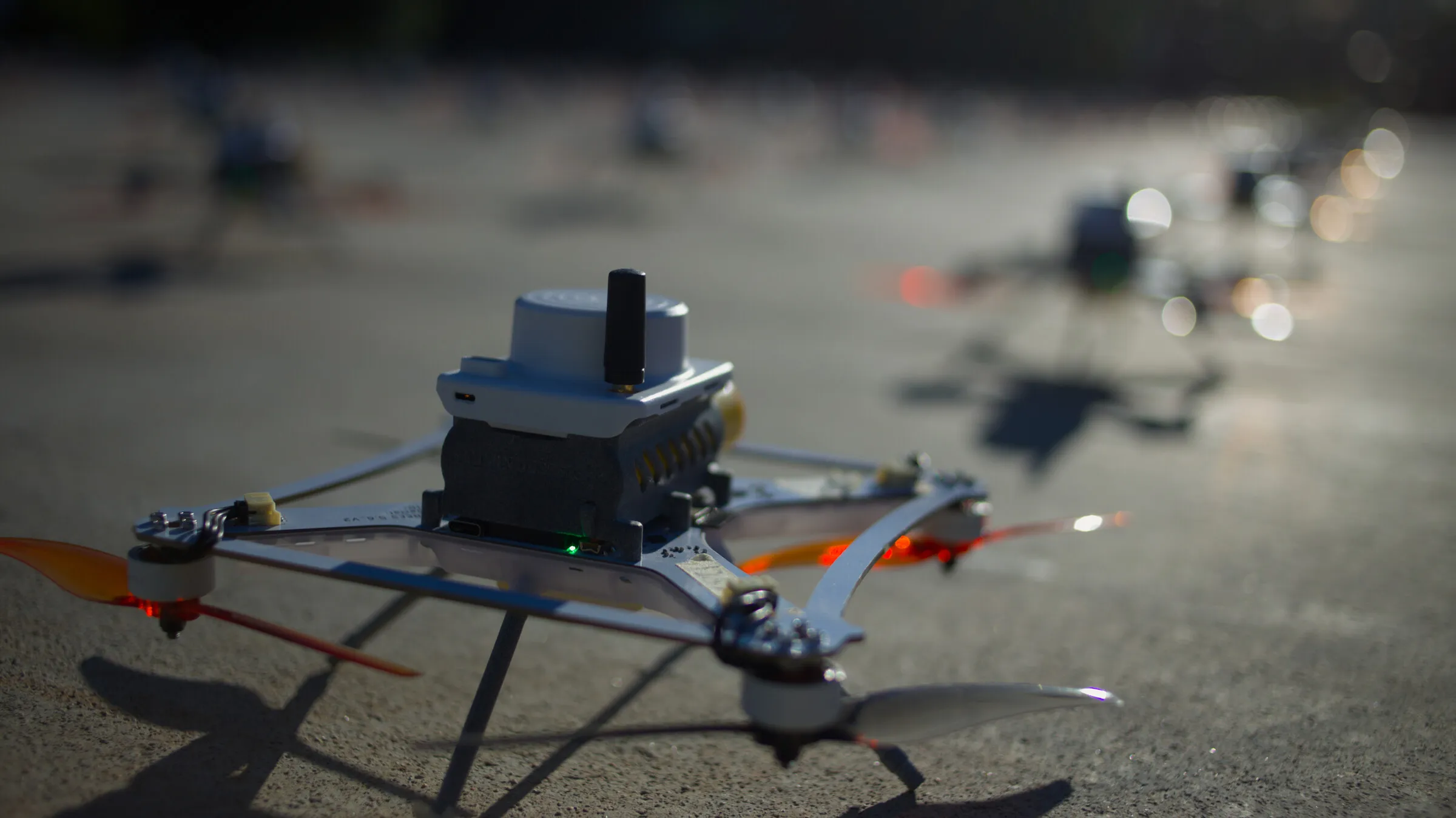 Primo piano di un drone LuminousBee Outdoor