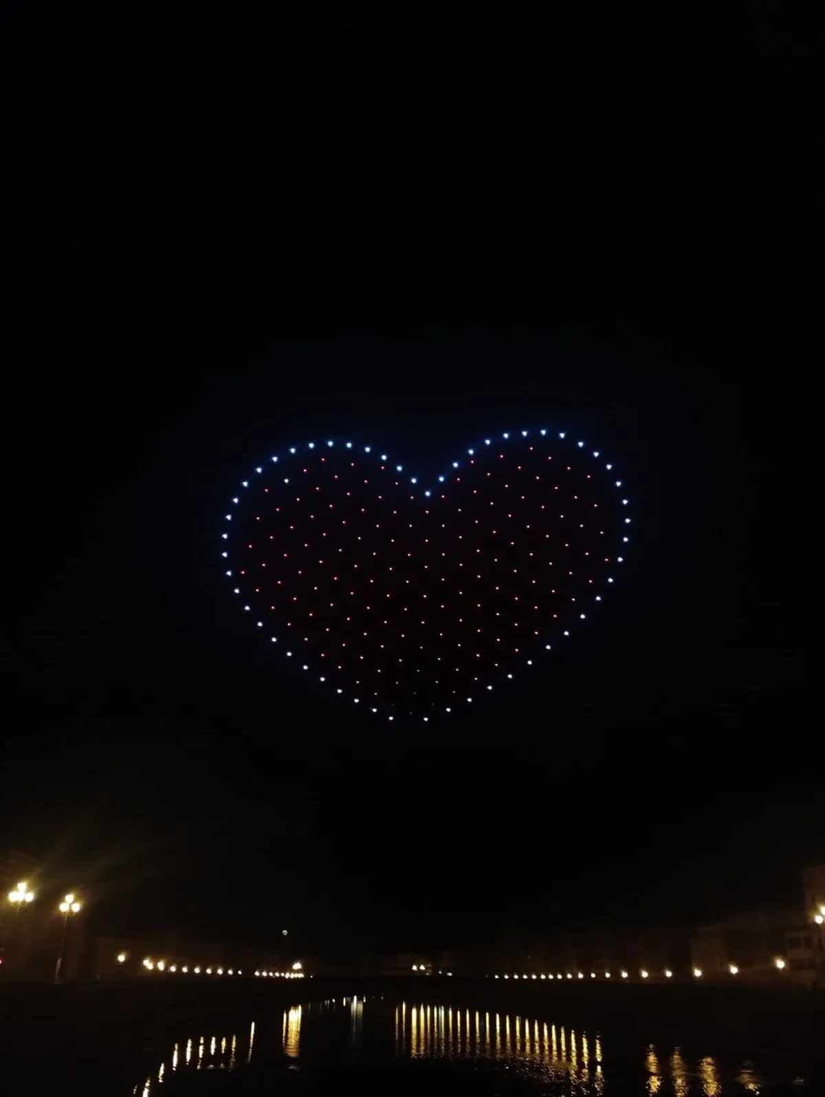 Spettacolo di droni Capodanno Pisano sopra l'Arno